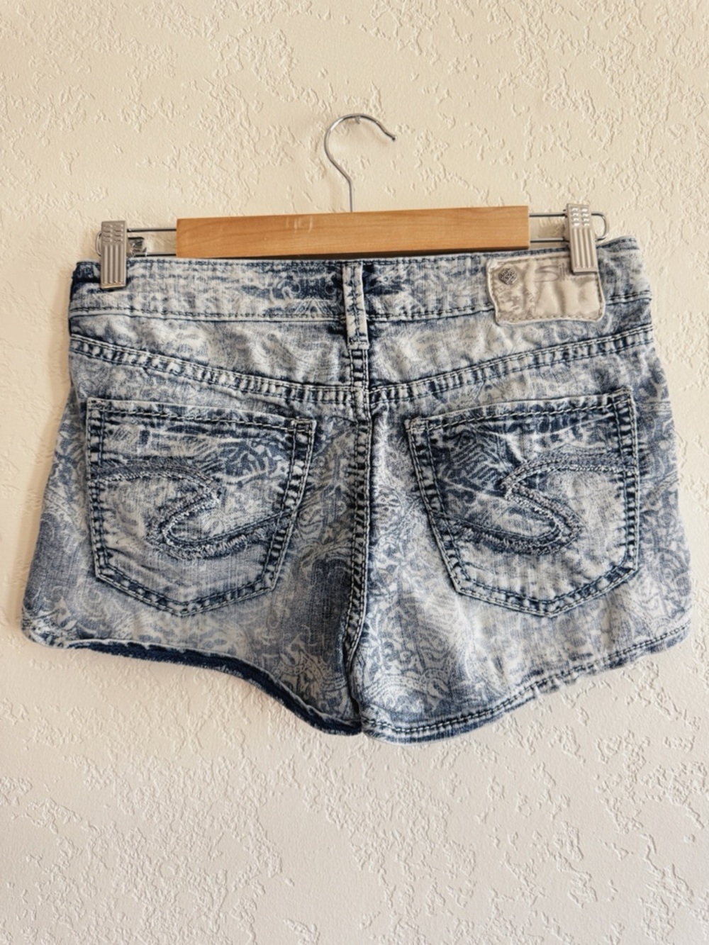 Silver Jeans | Kristy acid washed pattern shorts | 27